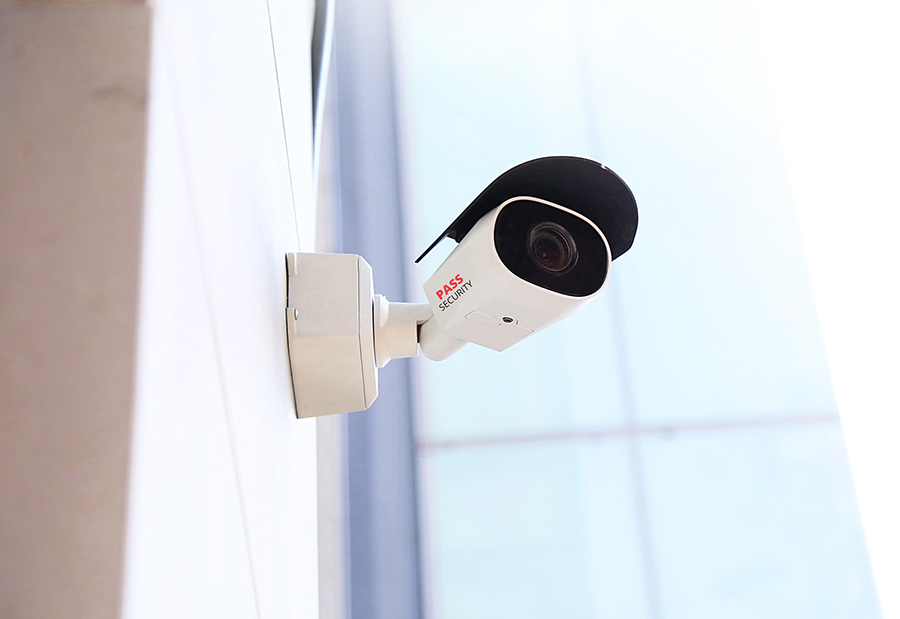 Pass Security Video Surveillance Security Camera on Commercial Office Building
